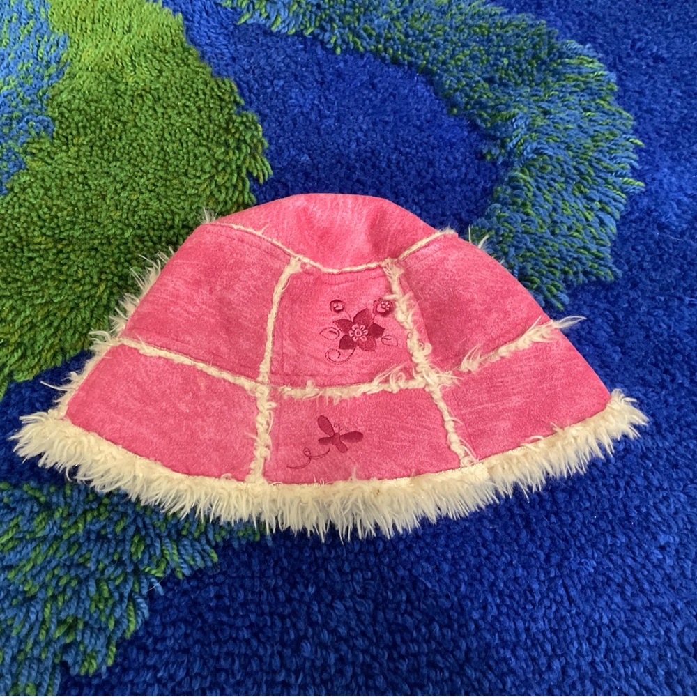 Embroiderd Pink SHerpa Bucket Hat OSFM - Picture 2 of 5